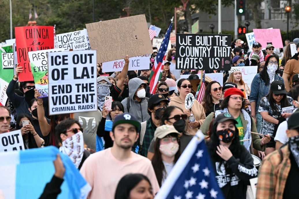 “不要国王”全美串联 拟2千场抗议预计数百万人参与 