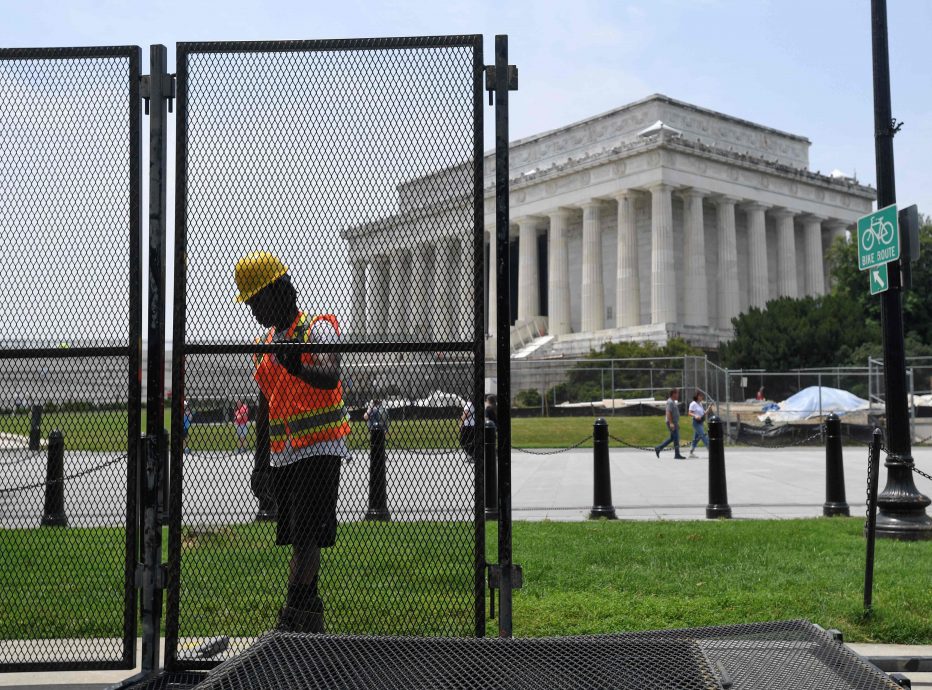 “不要国王”全美串联 拟2千场抗议预计数百万人参与 