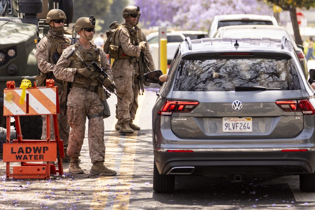 “不要国王”全美串联 拟2千场抗议预计数百万人参与 