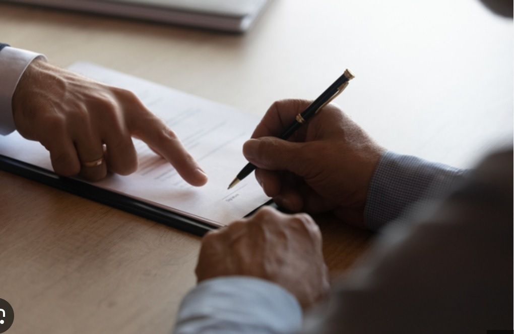 “他怕我遭婆家人欺负” 男子资产全写妻名下感动全网