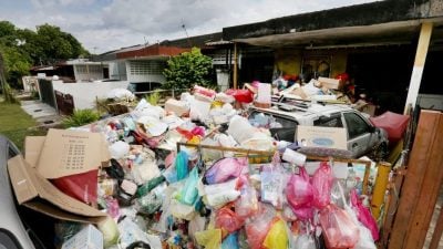 “垃圾屋”让人困扰 囤积或是孤独不安表现