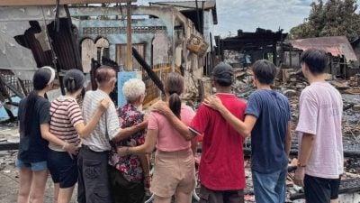 “大火毁我美丽家园” 长者无力重建掉泪