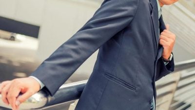 假陪伴真背叛？陪老婆上美容院 夫趁机对面酒店偷情