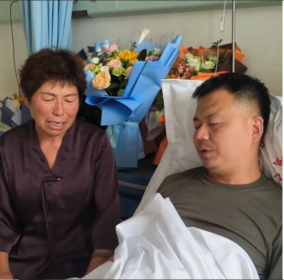 “挺身而出是本能反应”    河南军人连救4人 向母磕头又下水 救起5人不支昏迷