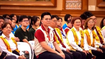 佛光山“携手同圆”培训营   佛学会500中学生受益