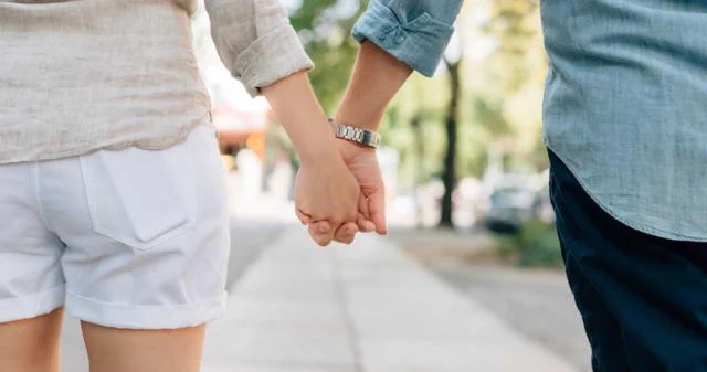 “男闺蜜是同性恋”你信吗？ 人妻背夫搞暧昧惹争议