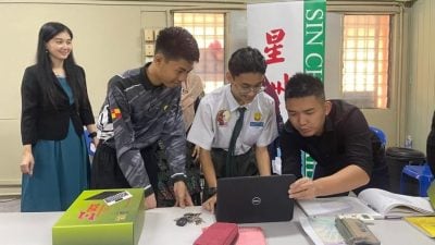 “e梦成真笔电助学”次波送暖 6笔电捐赠班兰英达国中