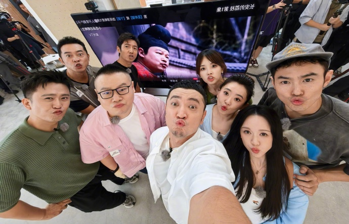 《命中注定》17年后再合体 阮经天陈乔恩重现雨中撑伞