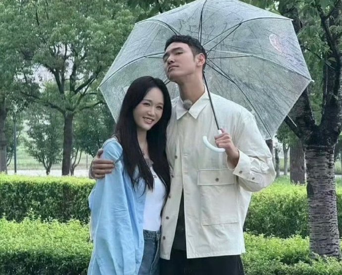 《命中注定》17年后再合体 阮经天陈乔恩重现雨中撑伞