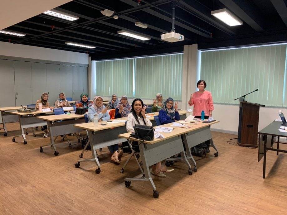 《我们》/马来公务员玛莉亚蒂与阿尼萨的语言学习之路