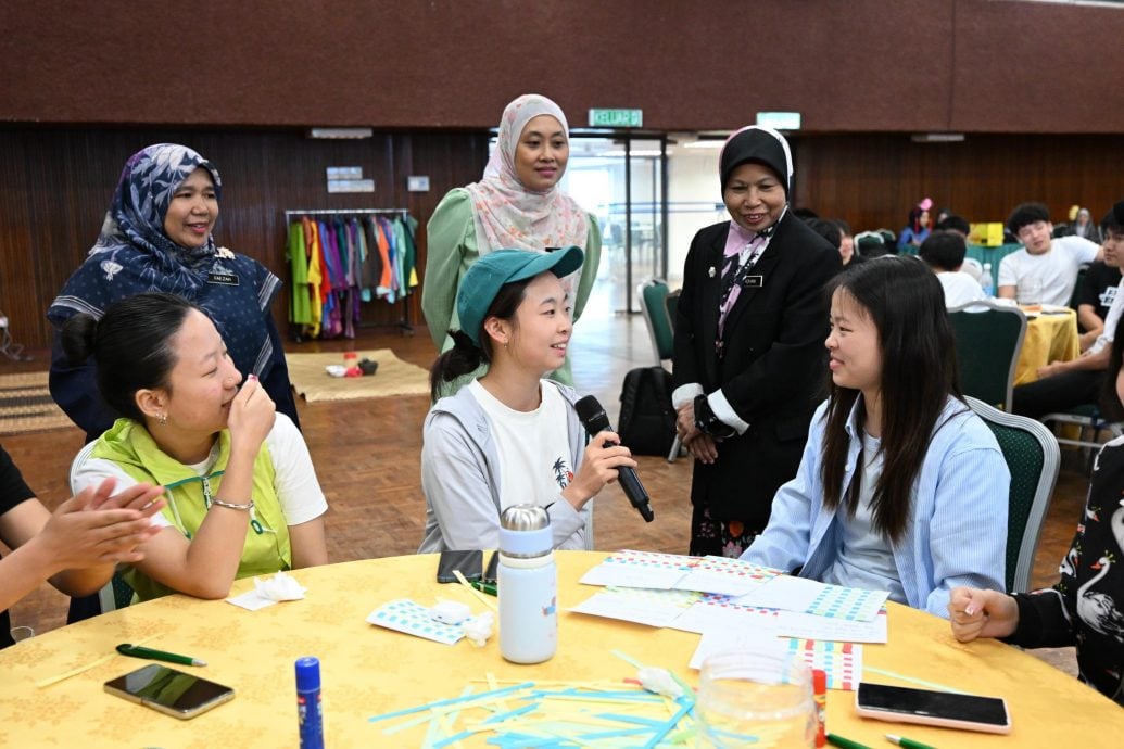 《我们》/马来公务员玛莉亚蒂与阿尼萨的语言学习之路