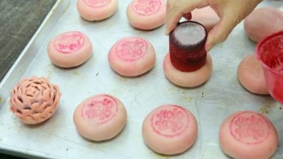 人生•喜 | 一梳梳到尾祝幸福绵长 喜饼圆鼓鼓 很快就“有喜”