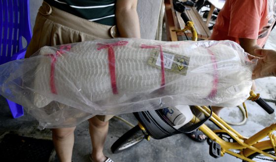 【马登船家:造船/02】不载渔获只载红树桐,一艘红树船耐用50年