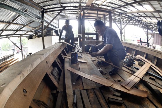 【马登船家:造船/02】不载渔获只载红树桐,一艘红树船耐用50年