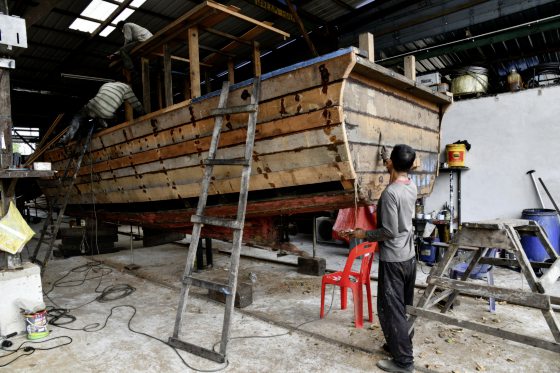 【马登船家:造船/02】不载渔获只载红树桐,一艘红树船耐用50年