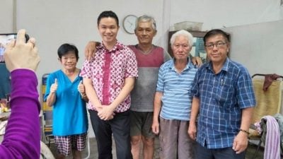 三十年后的团聚 医生与素未谋面外公温情相见