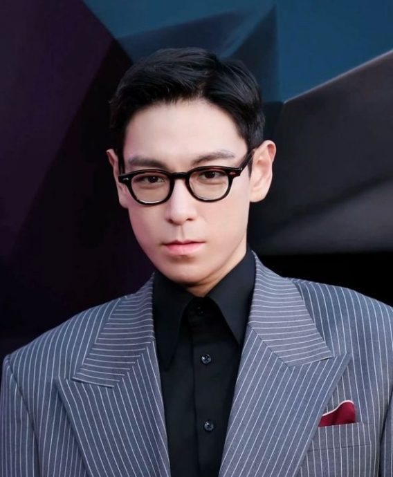 上唇变薄法令纹加深 T.O.P五官变化引热议