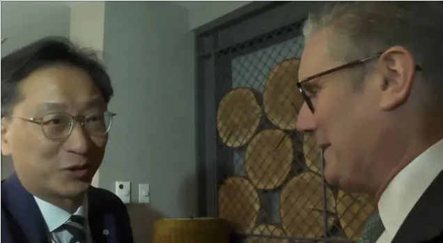 不认识李在明?英相认错人握手“翻译员”