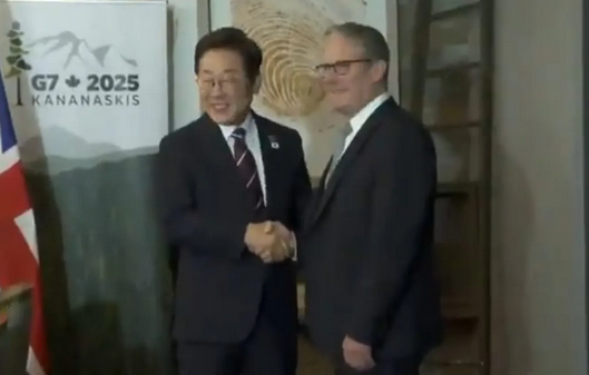 不认识李在明?英相认错人握手“翻译员”