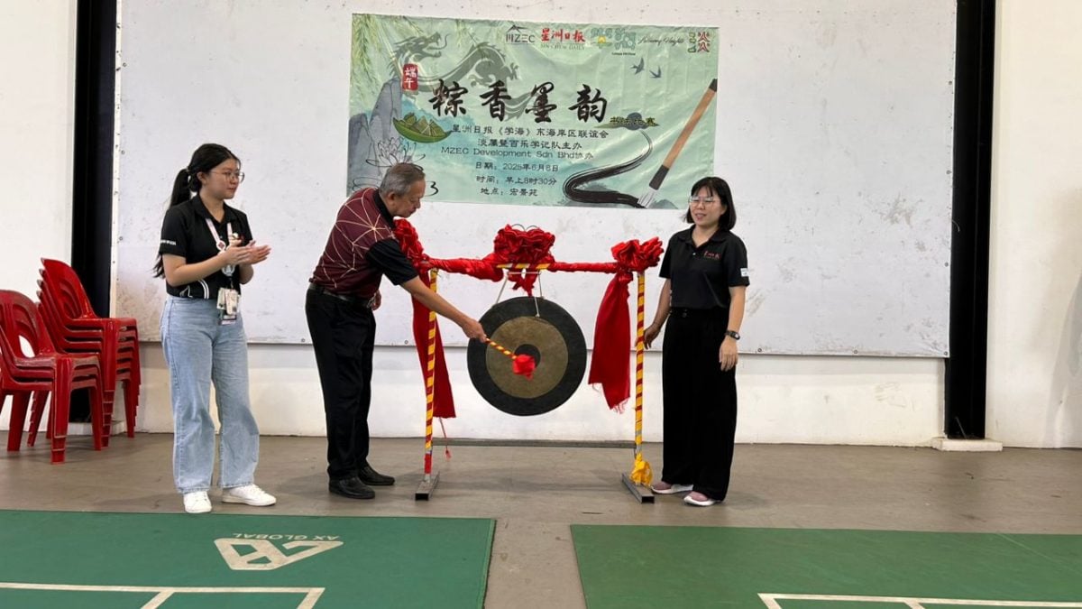 东:“粽香墨韵”书法赛 180人参赛 笔墨横飞 文化气息浓
