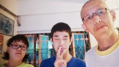 父兼母职 单亲校工无怨照顾过动儿 十年为子女扛起一片天