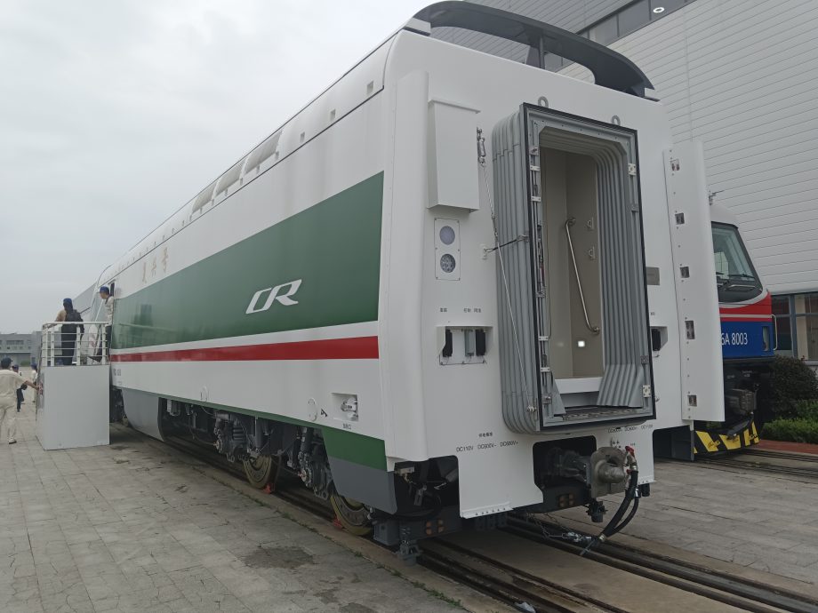 东铁第二主文：首两列动车组及电力机车于2025年底前到达马来西亚，首台车测试里程8000公里