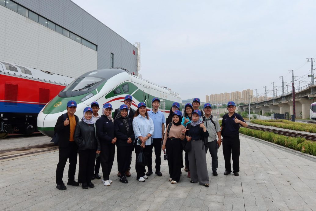 东铁第二主文：首两列动车组及电力机车于2025年底前到达马来西亚，首台车测试里程8000公里