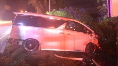 闪避摩托车 休旅车失控撞4车