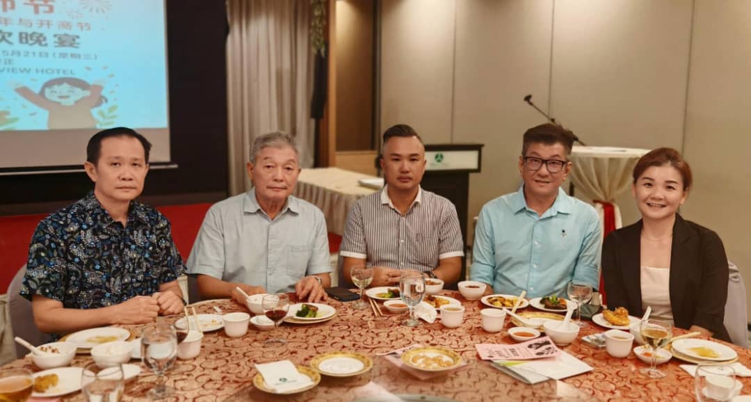东(已签发):中菁二校10月5日办六周年庆典暨筹募家协活动基金晚宴