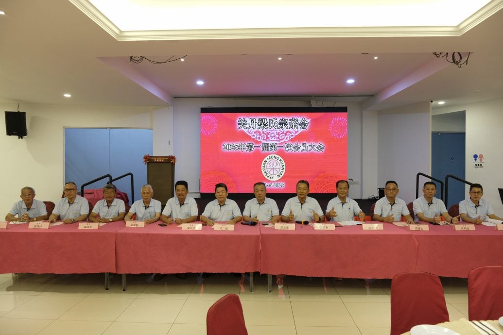 东(已签发):关丹梁氏宗亲会第一届第一次会员大会