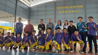 淡属篮球学联赛 启智和联增分夺男女组冠军