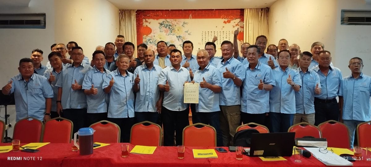 东(已签发):许亚权吁工商分会采取新概念积极推动慈善和福利事业