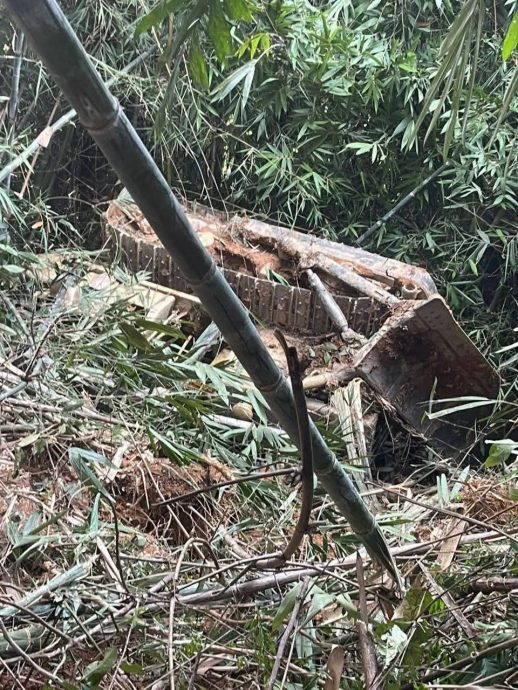 东（已签）:瓜拉吉赖一天内发生2起推土机坠谷事故，导致2人死亡。