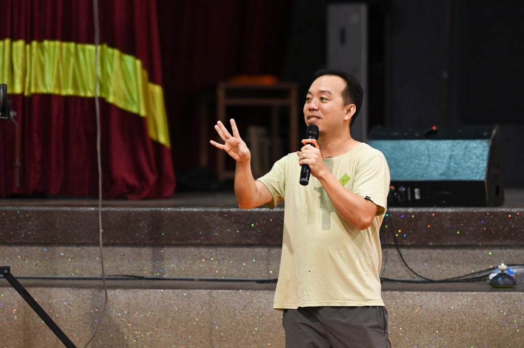 东(已签):丹中之夜《记得我们年少时》歌舞剧,演出全员展开为期3天的首次全体排练。