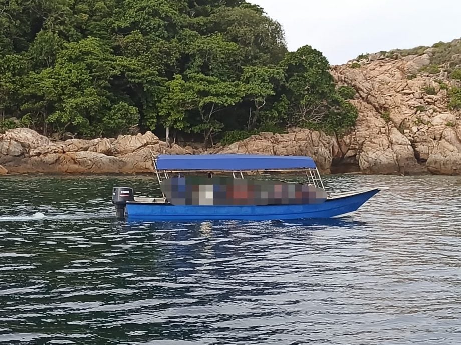 东: (已签发)乘客船非法载客游乐浪岛 回程途中遭执法船拦查