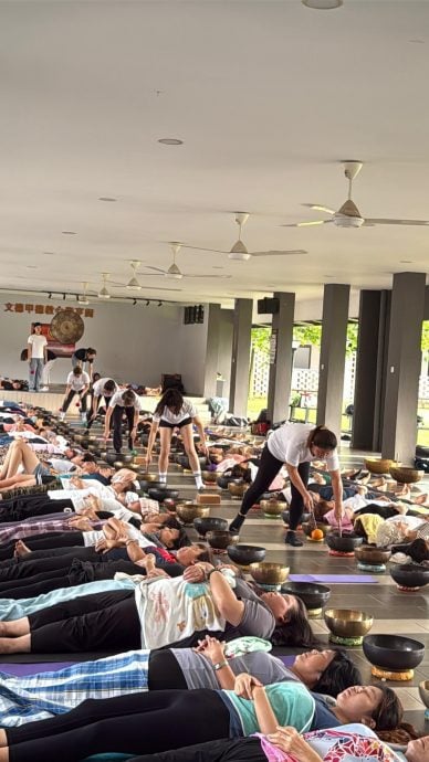东:世界瑜伽日百人练瑜伽体验颂钵