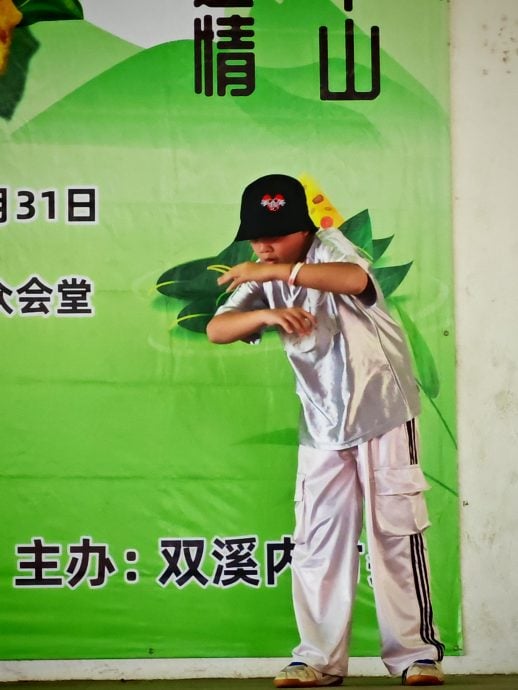 东：劳勿双溪内新村首办“万水千山，粽是情”裹粽比赛 村民齐聚共庆端午佳节