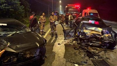 失控撞对向车道  男女双亡 少女仍抢救