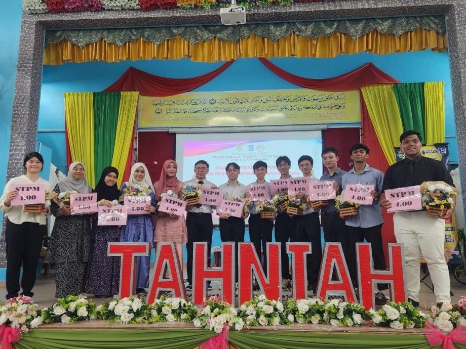 东：已签发：2024年大马高级学校文凭（STPM）放榜，登嘉楼州以总平均积分（PNGK）3.12，再度超越全国平均2.85，连续第六年蝉联全国最佳州属，表现亮眼。