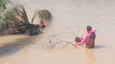 一家三口河边钓鱼 车辆滑入河中妻子至今下落不明