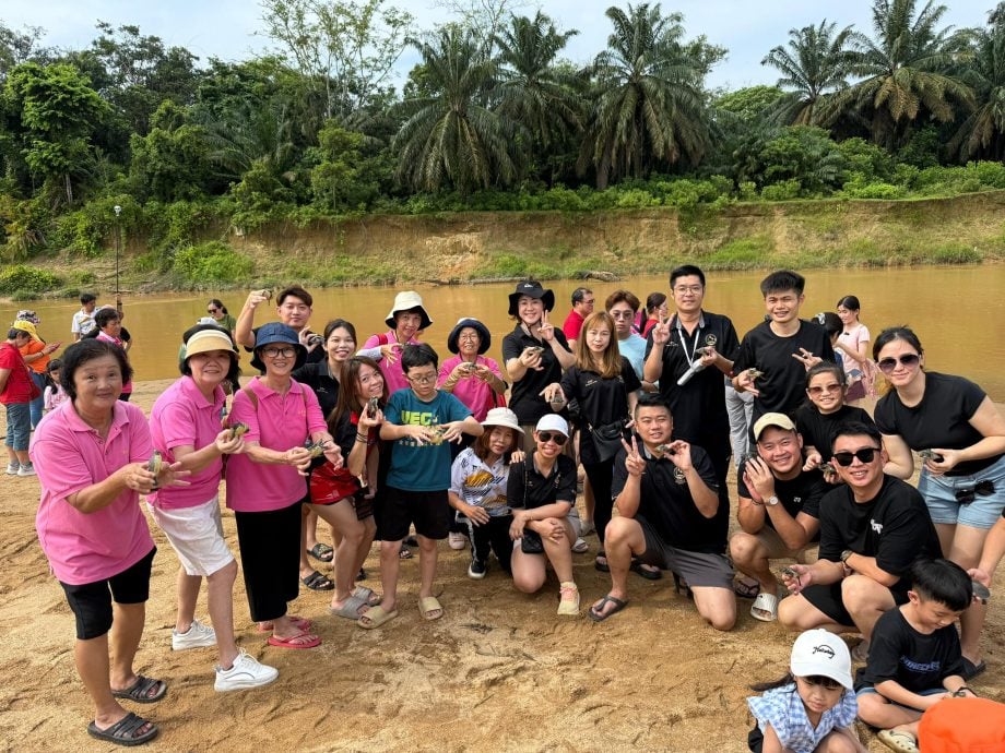 东:已签发:三大海南会馆(甘马挽海南会馆、关丹海南会馆、甘马仕海南会馆)历史性地首次携手合作,成功举办了一场意义非凡的龟类保育活动“潮龟放生与保育教育日”。