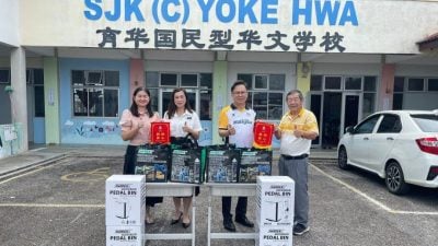 北根港口育华华小  获捐22张新课桌及教师节礼品