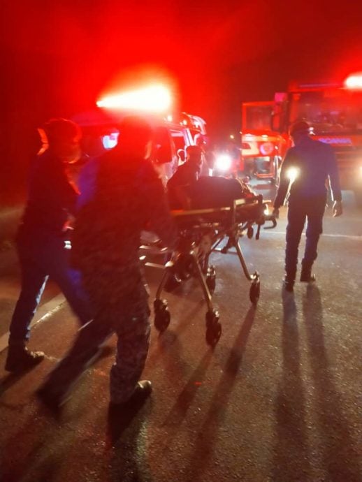东:已签发:四轮驱动车疑失控酿祸,引发三车连环撞,致1人死亡,另13人受伤