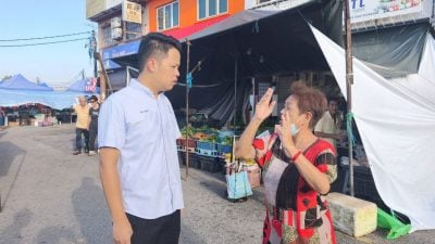 士满慕州议员陈俊广与团队 设流动服务柜台
