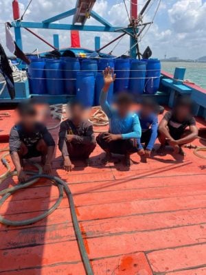 东:已签发:彭亨海事执法机构扣押一艘涉嫌没有合法准证的本地C级渔船