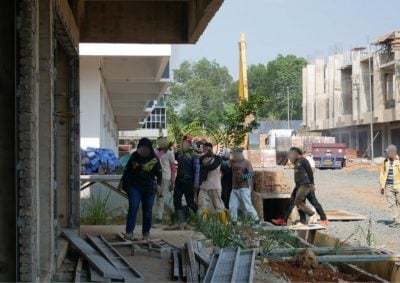 彭移民局突击检查工地  扣押53非法移民