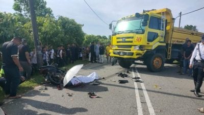 摩托车失控入反方向车道  与罗里相撞骑士亡