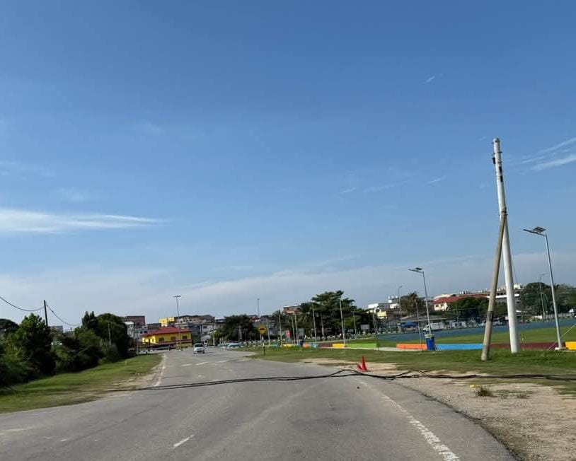 毛贼偷了电讯电缆驶入住宅区 电缆落地警方调查