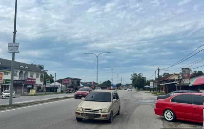 涉及丹州巴西富地县的联邦主要道路多个出入口的交通流量,截至今日上午9时仍顺畅。