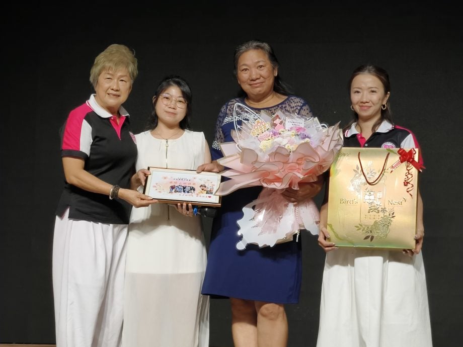 东：百乐姐妹会欢乐温馨庆双亲晚宴反应热烈 章水英：孝顺在于陪伴